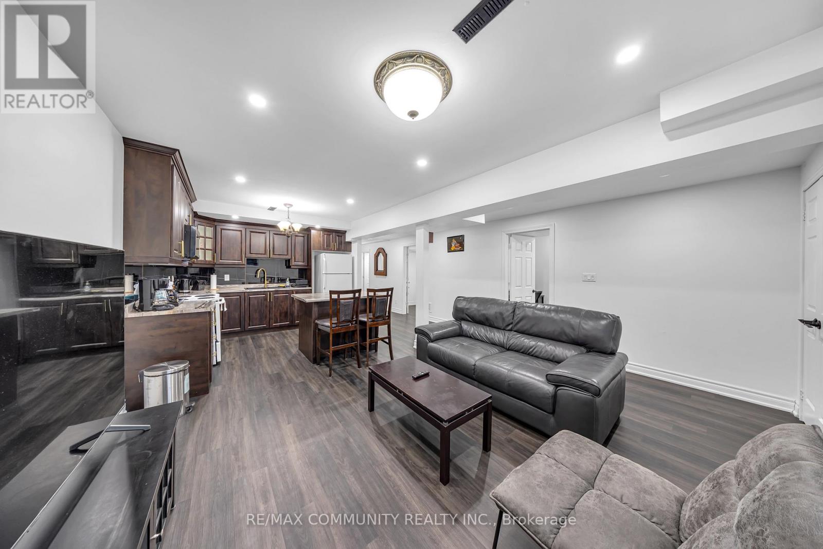 37 Denim Drive, Brampton, Ontario L6P 2R3 - Photo 40 - W12487780