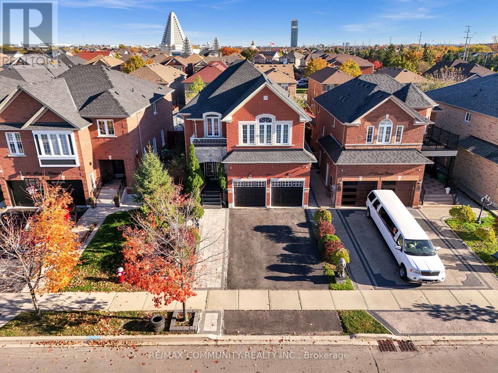 37 Denim Drive, Brampton, Ontario L6P 2R3 - Photo 47 - W12487780