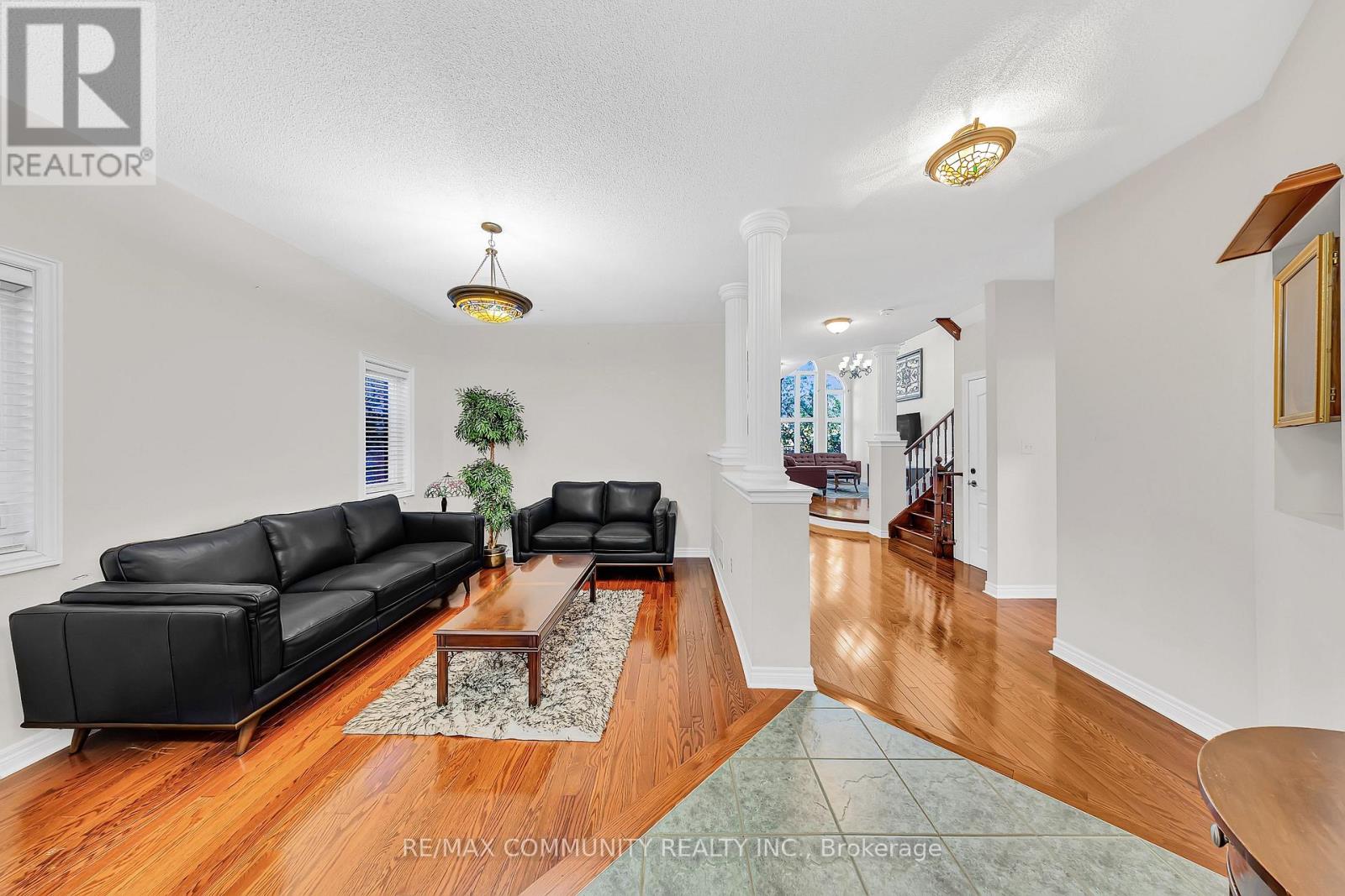 37 Denim Drive, Brampton, Ontario L6P 2R3 - Photo 6 - W12487780