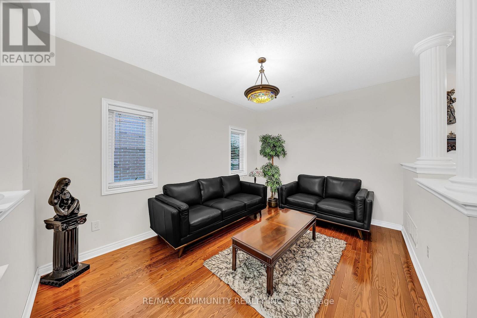 37 Denim Drive, Brampton, Ontario L6P 2R3 - Photo 7 - W12487780