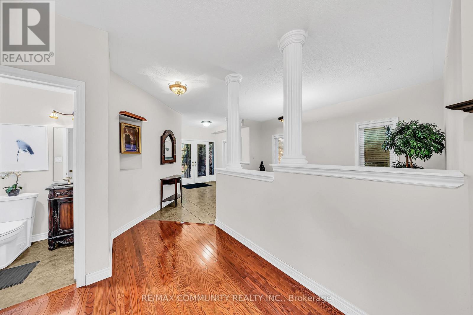 37 Denim Drive, Brampton, Ontario L6P 2R3 - Photo 8 - W12487780