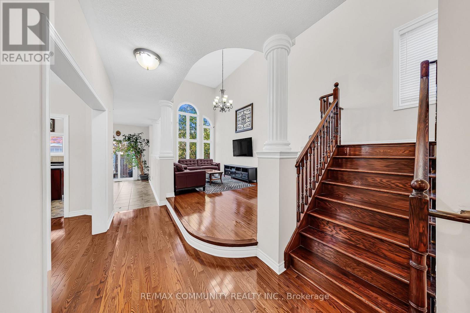 37 Denim Drive, Brampton, Ontario L6P 2R3 - Photo 9 - W12487780