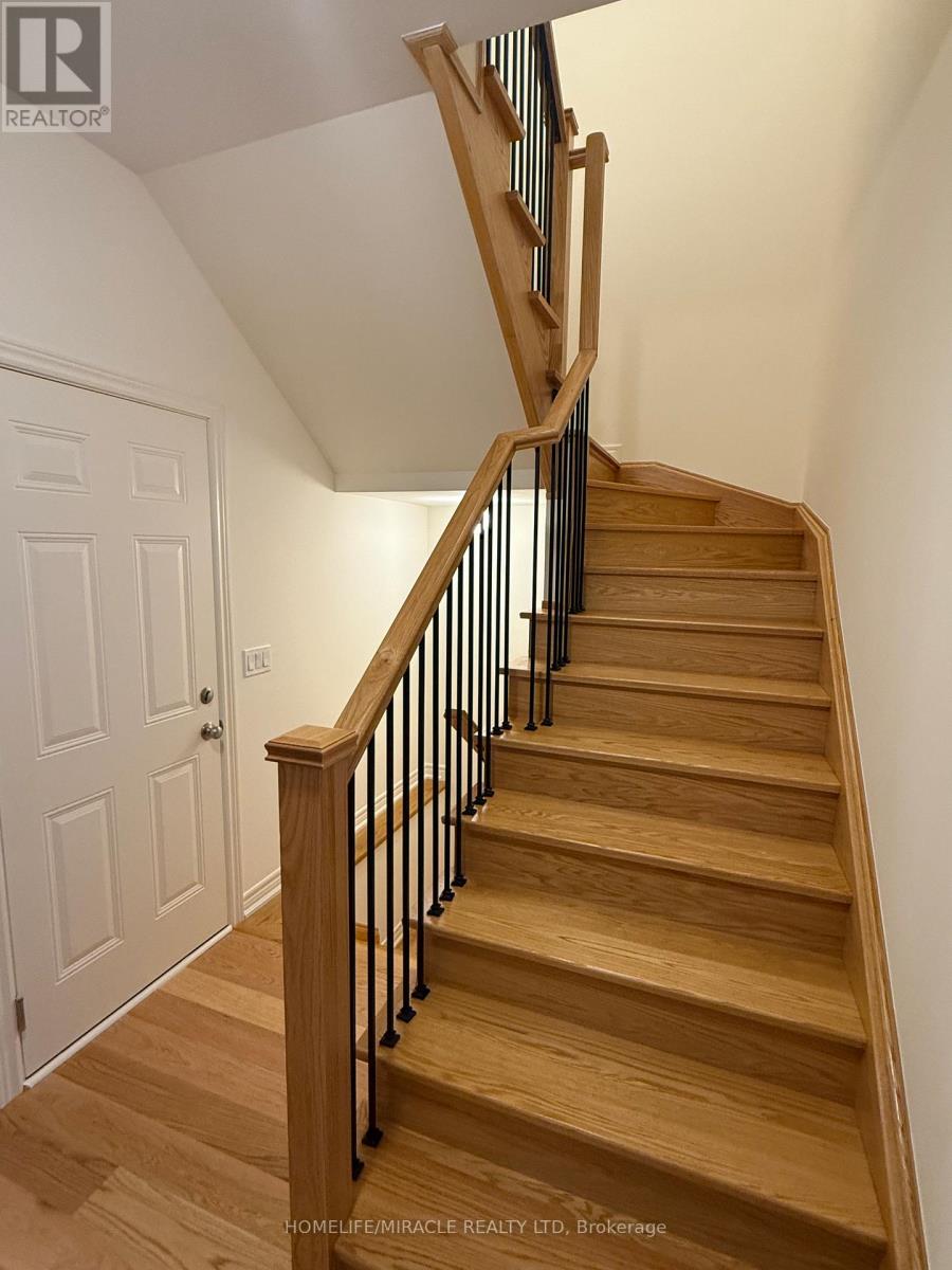 16 Bushwood Trail, Brampton, Ontario  L7A 5J7 - Photo 11 - W12487834