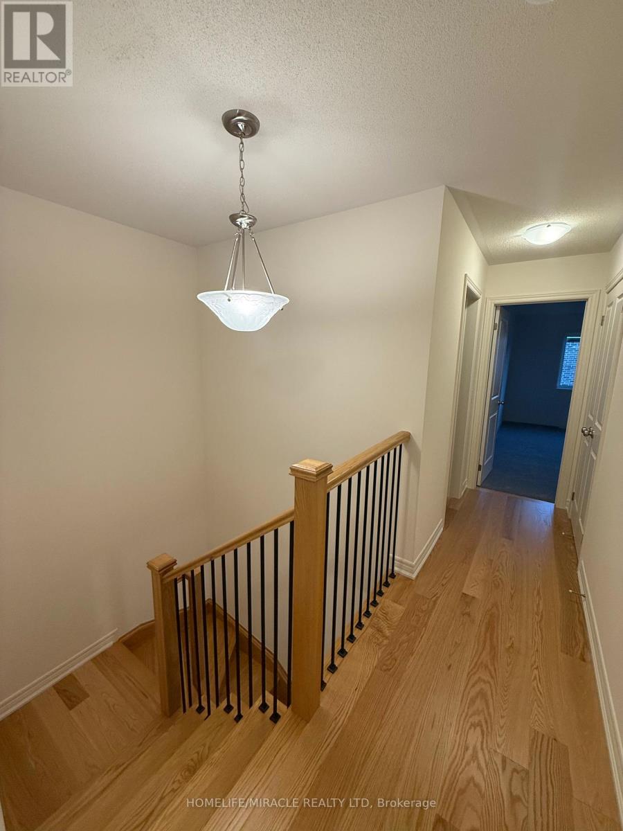 16 Bushwood Trail, Brampton, Ontario  L7A 5J7 - Photo 12 - W12487834