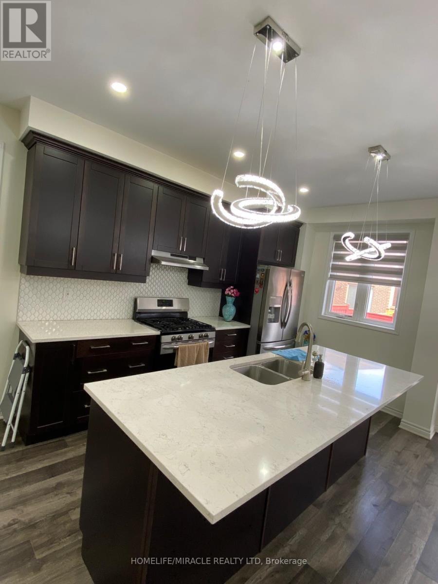 896 Sumac Crescent, Milton, Ontario  L9E 1R7 - Photo 2 - W12487848