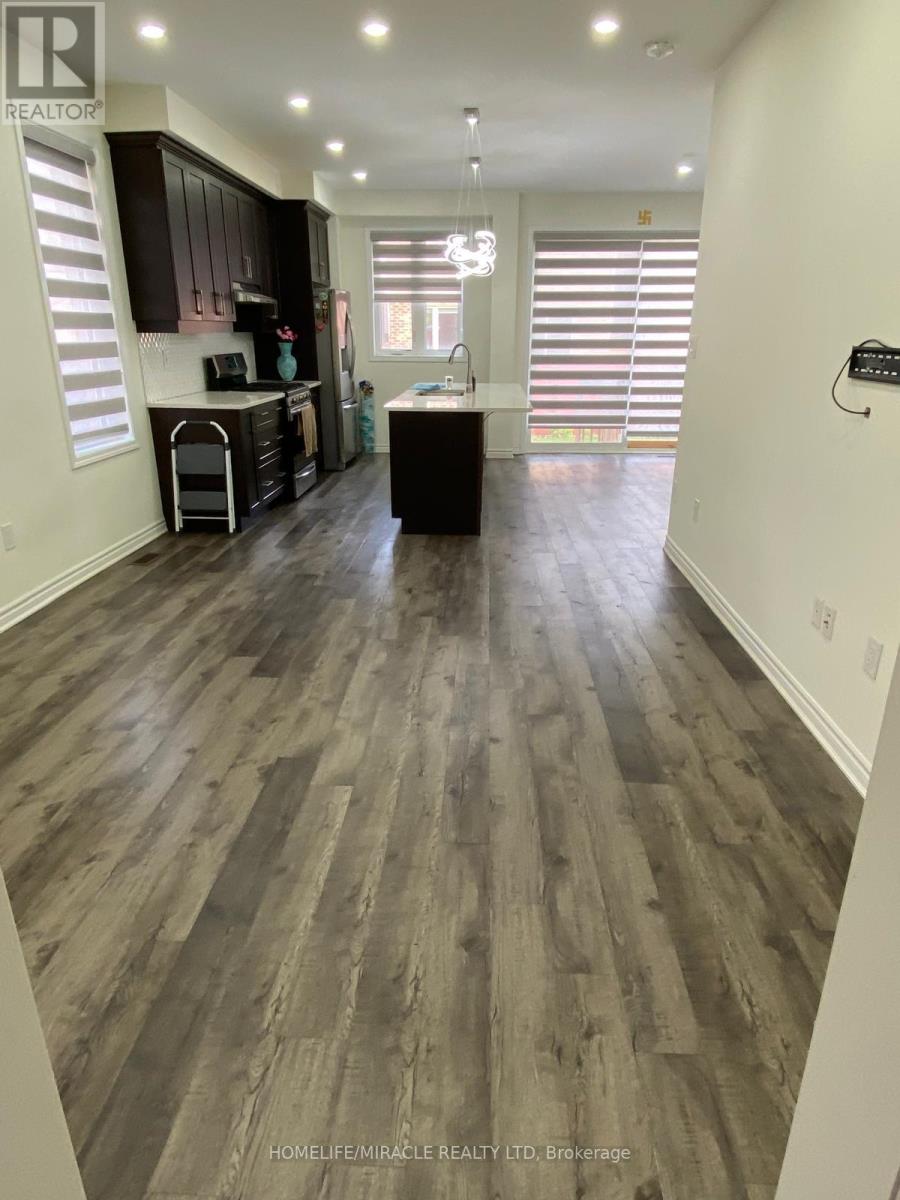 896 Sumac Crescent, Milton, Ontario  L9E 1R7 - Photo 3 - W12487848