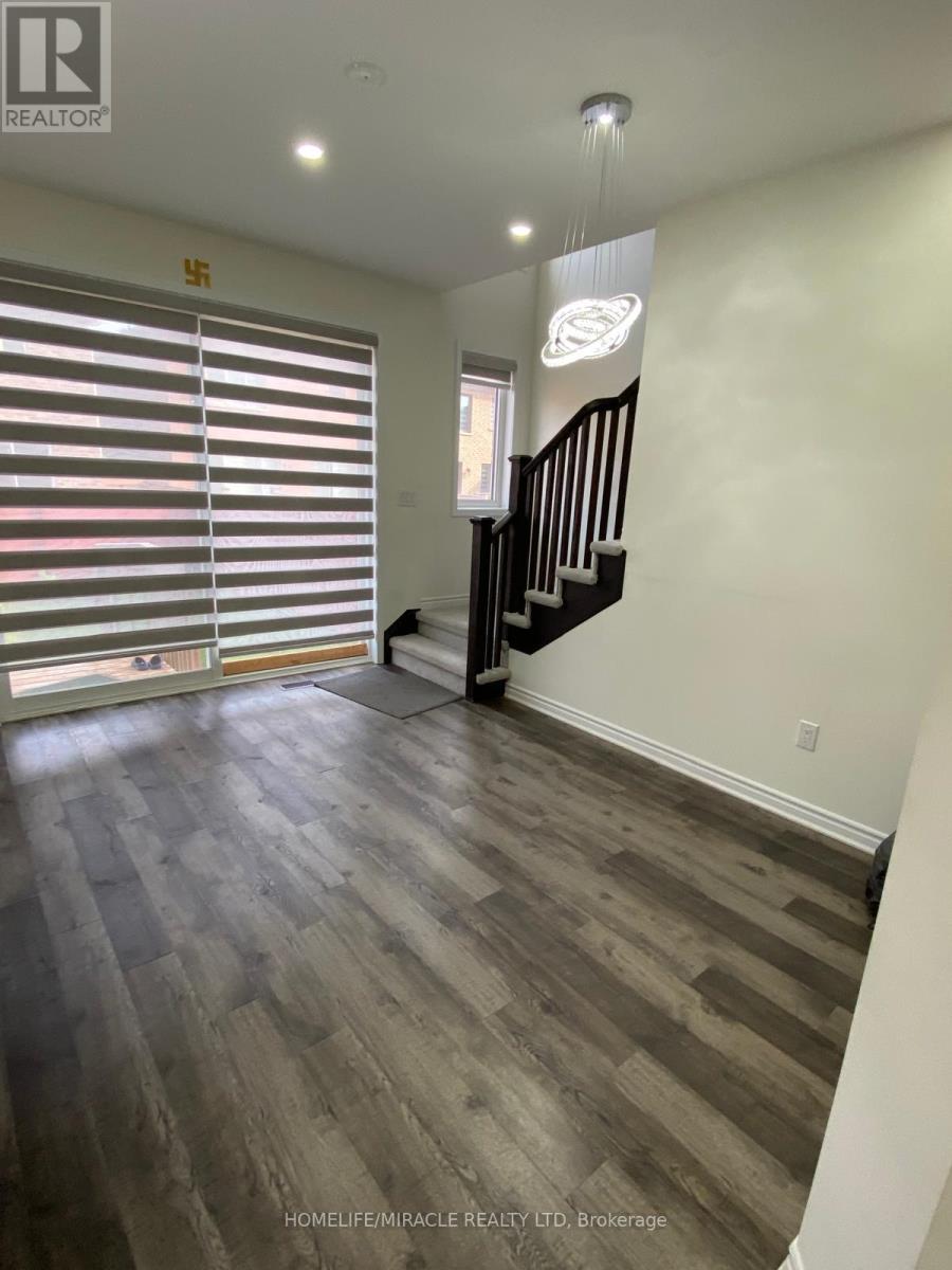 896 Sumac Crescent, Milton, Ontario  L9E 1R7 - Photo 4 - W12487848