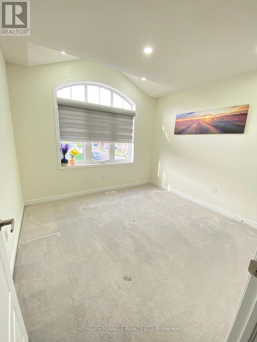 896 Sumac Crescent, Milton, Ontario  L9E 1R7 - Photo 5 - W12487848