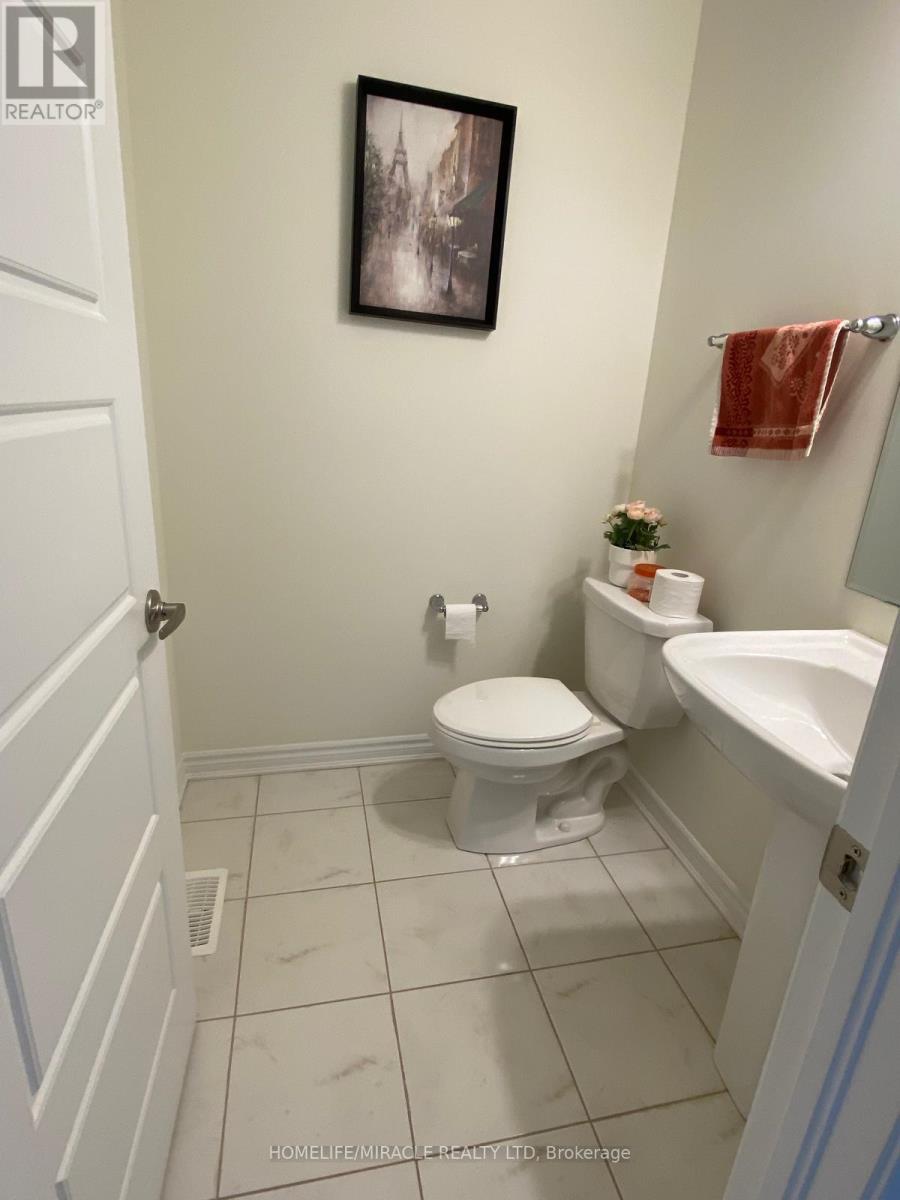 896 Sumac Crescent, Milton, Ontario  L9E 1R7 - Photo 9 - W12487848