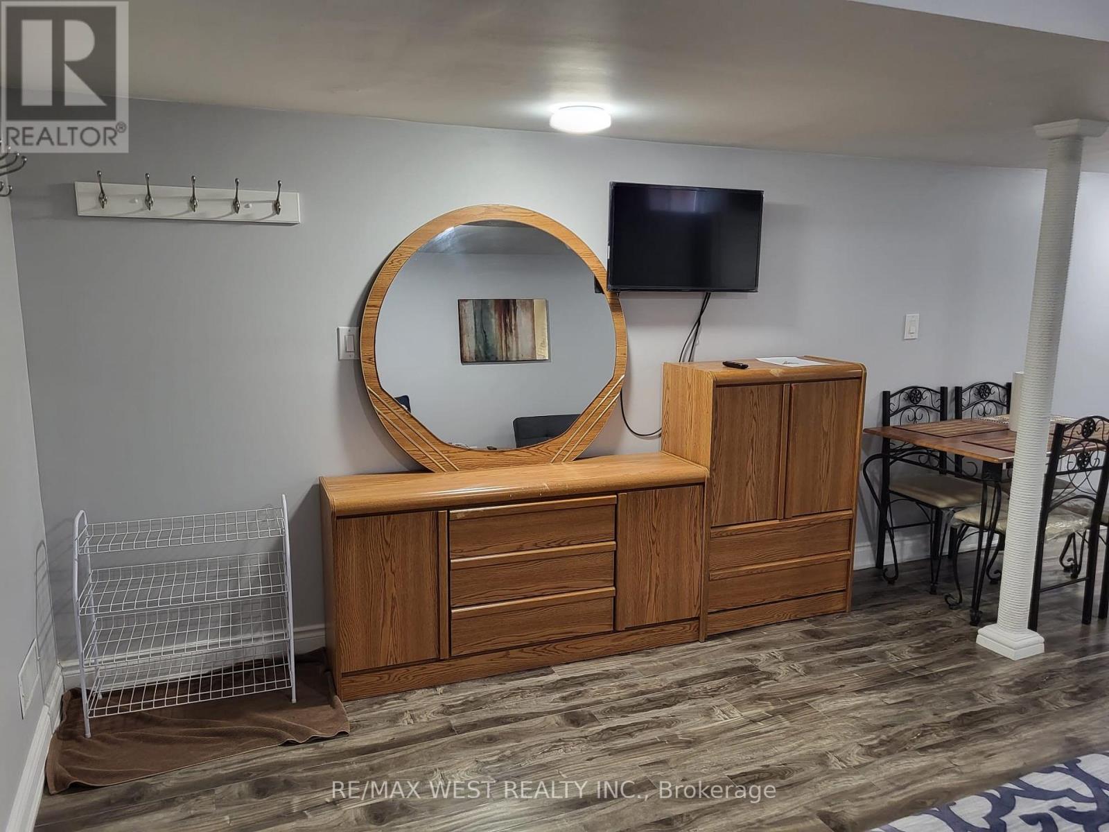 76 Lexington Road, Brampton, Ontario  L6P 2B1 - Photo 3 - W12487938