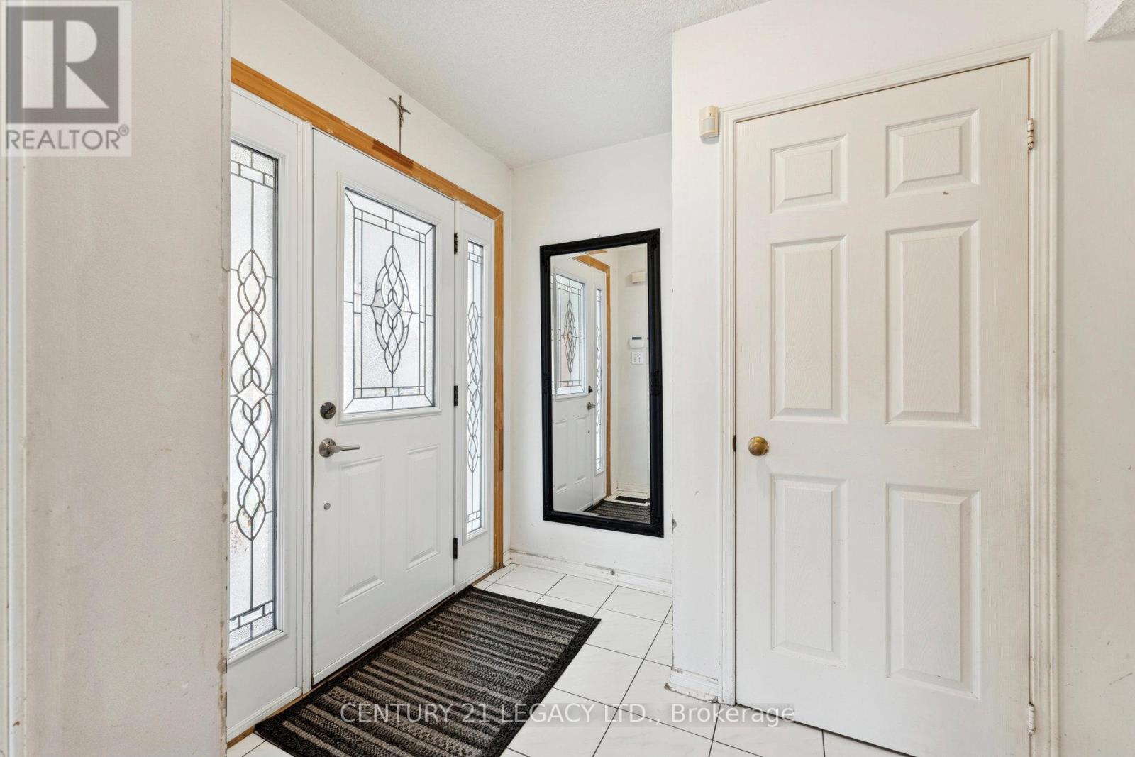 71 Townley Crescent, Brampton, Ontario  L6Z 4T1 - Photo 4 - W12487954