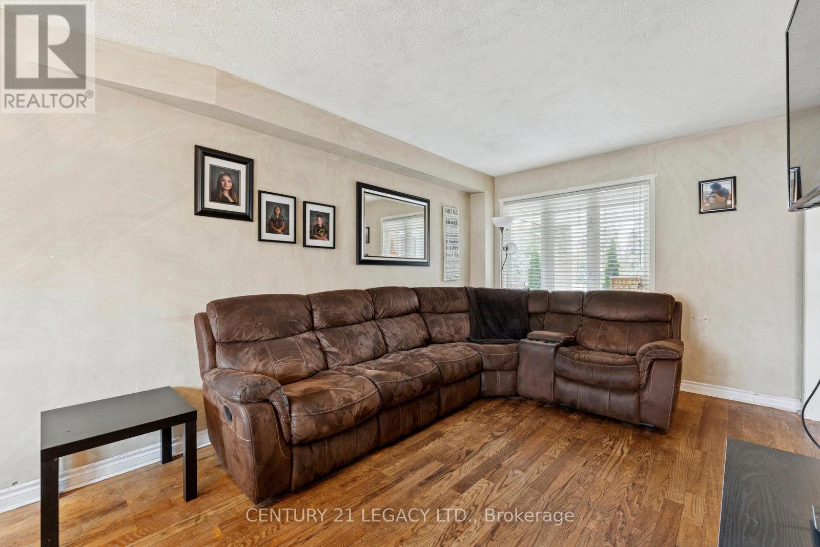 71 Townley Crescent, Brampton, Ontario  L6Z 4T1 - Photo 9 - W12487954