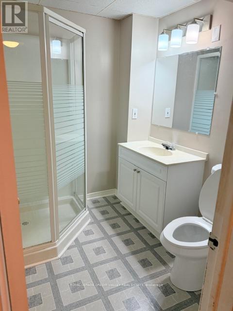 770 Ashprior Avenue, Mississauga, Ontario  L5R 3P1 - Photo 17 - W12487976