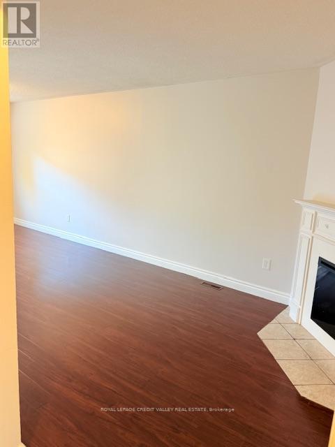 770 Ashprior Avenue, Mississauga, Ontario  L5R 3P1 - Photo 5 - W12487976