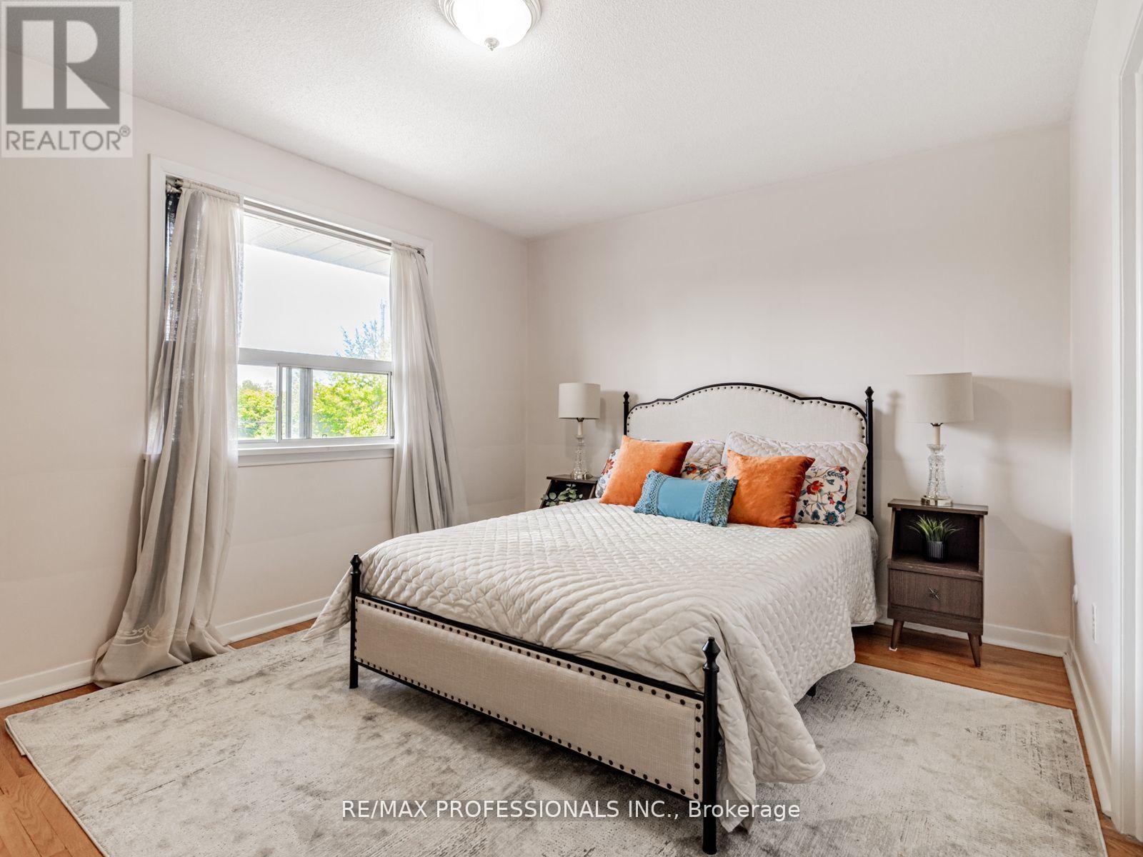 281 Jeffcoat Drive, Toronto, Ontario  M9W 3E4 - Photo 13 - W12488008