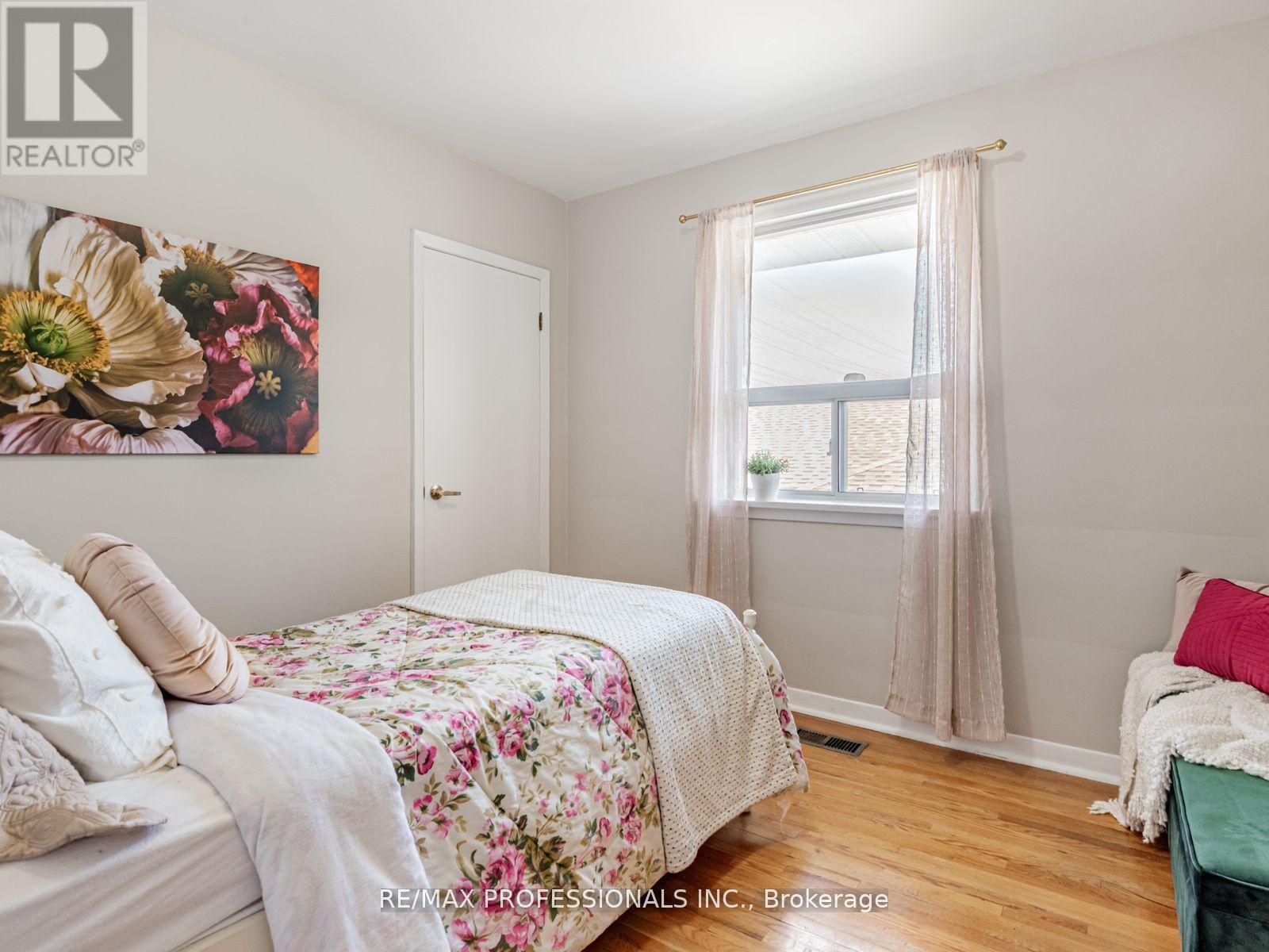 281 Jeffcoat Drive, Toronto, Ontario  M9W 3E4 - Photo 14 - W12488008