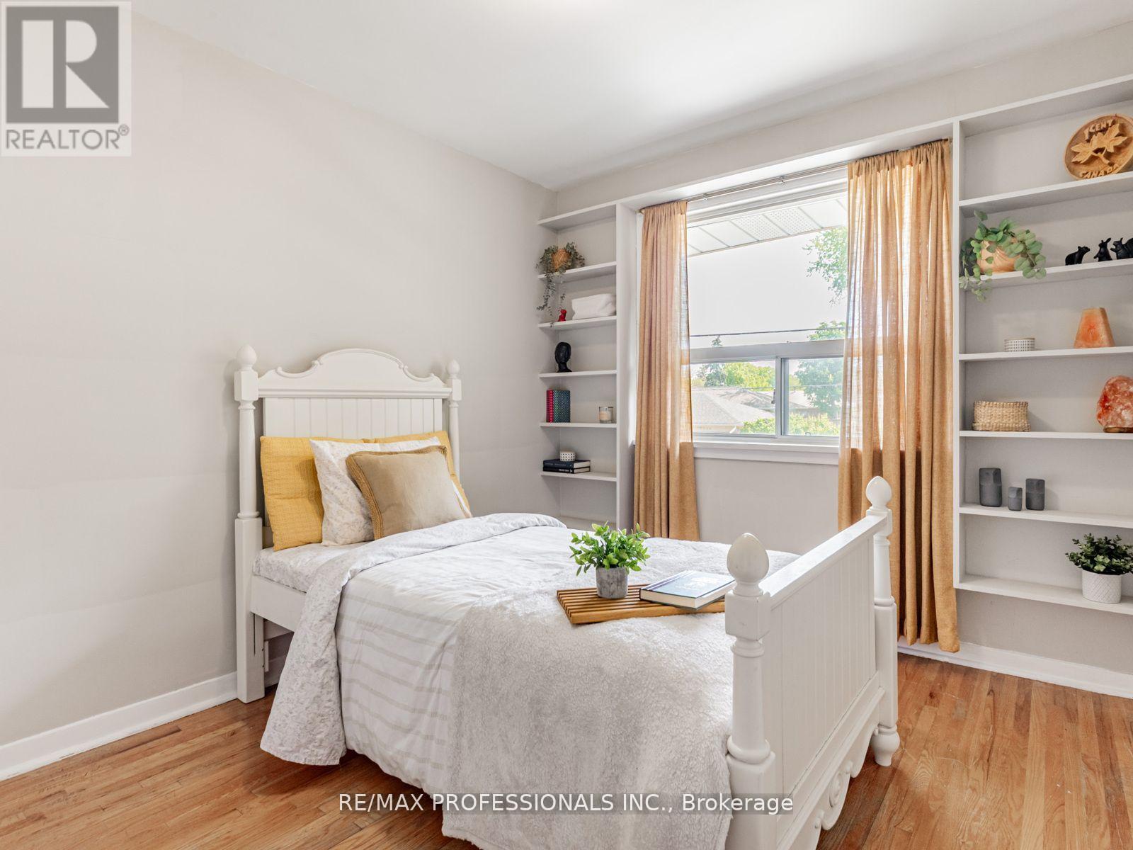 281 Jeffcoat Drive, Toronto, Ontario  M9W 3E4 - Photo 15 - W12488008