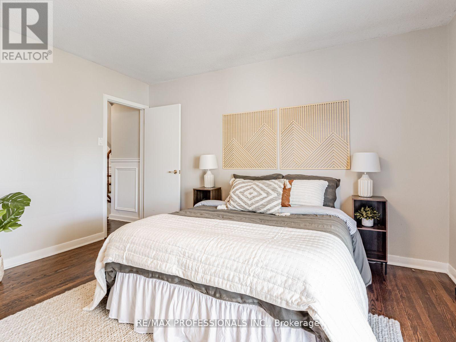 281 Jeffcoat Drive, Toronto, Ontario  M9W 3E4 - Photo 16 - W12488008