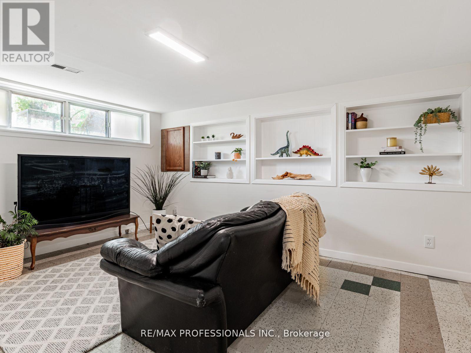 281 Jeffcoat Drive, Toronto, Ontario  M9W 3E4 - Photo 19 - W12488008