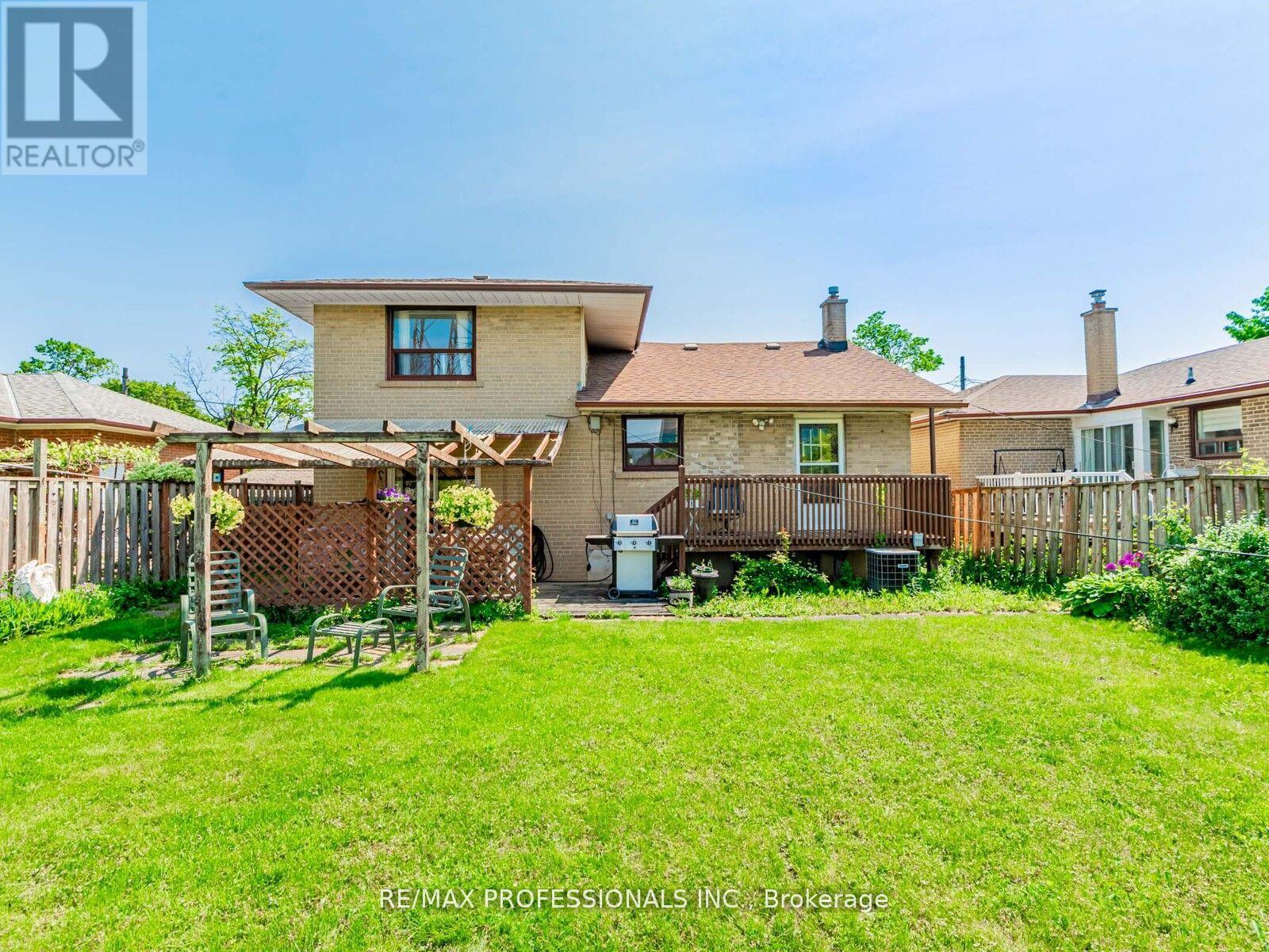 281 Jeffcoat Drive, Toronto, Ontario  M9W 3E4 - Photo 23 - W12488008
