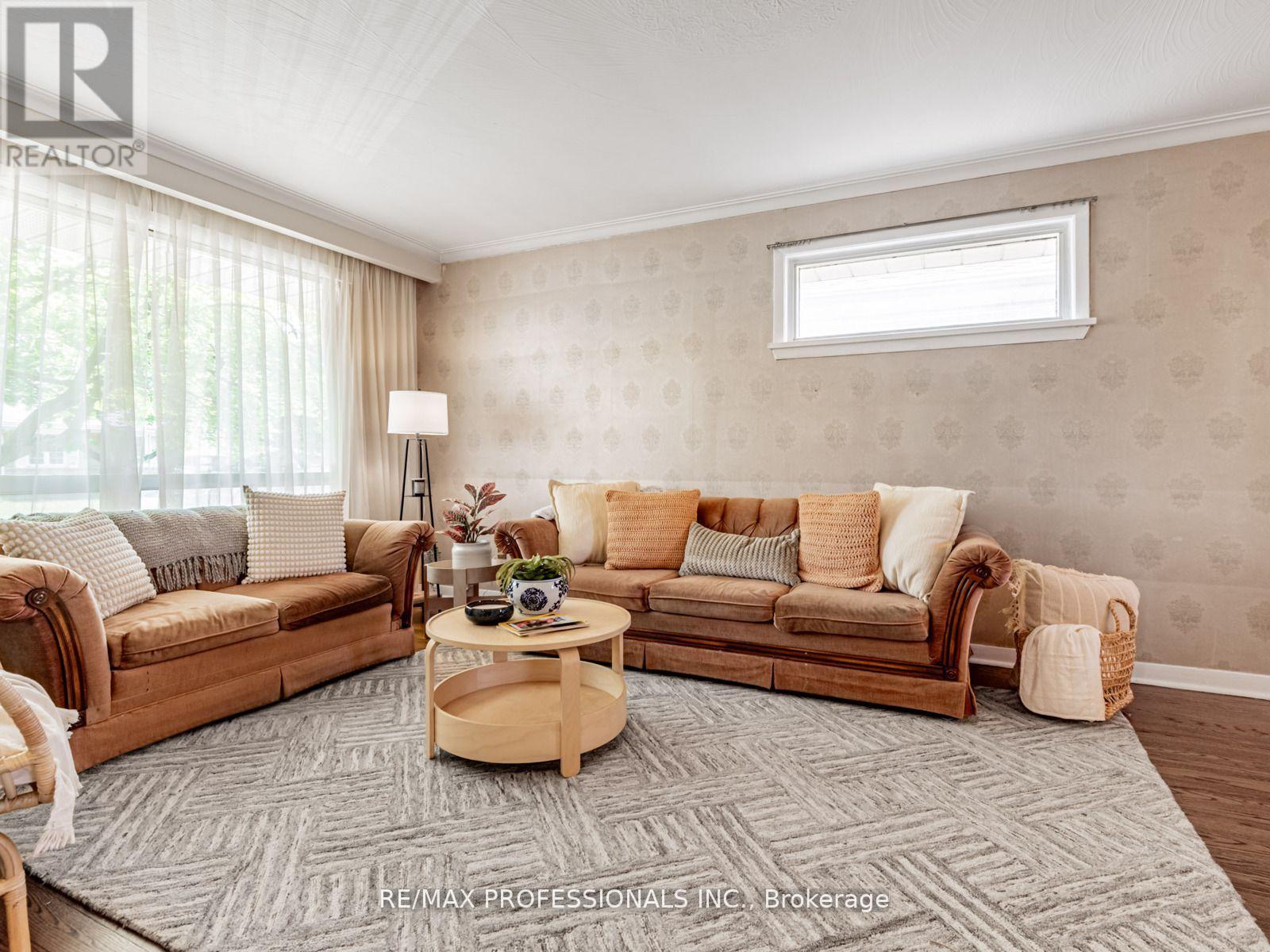 281 Jeffcoat Drive, Toronto, Ontario  M9W 3E4 - Photo 3 - W12488008