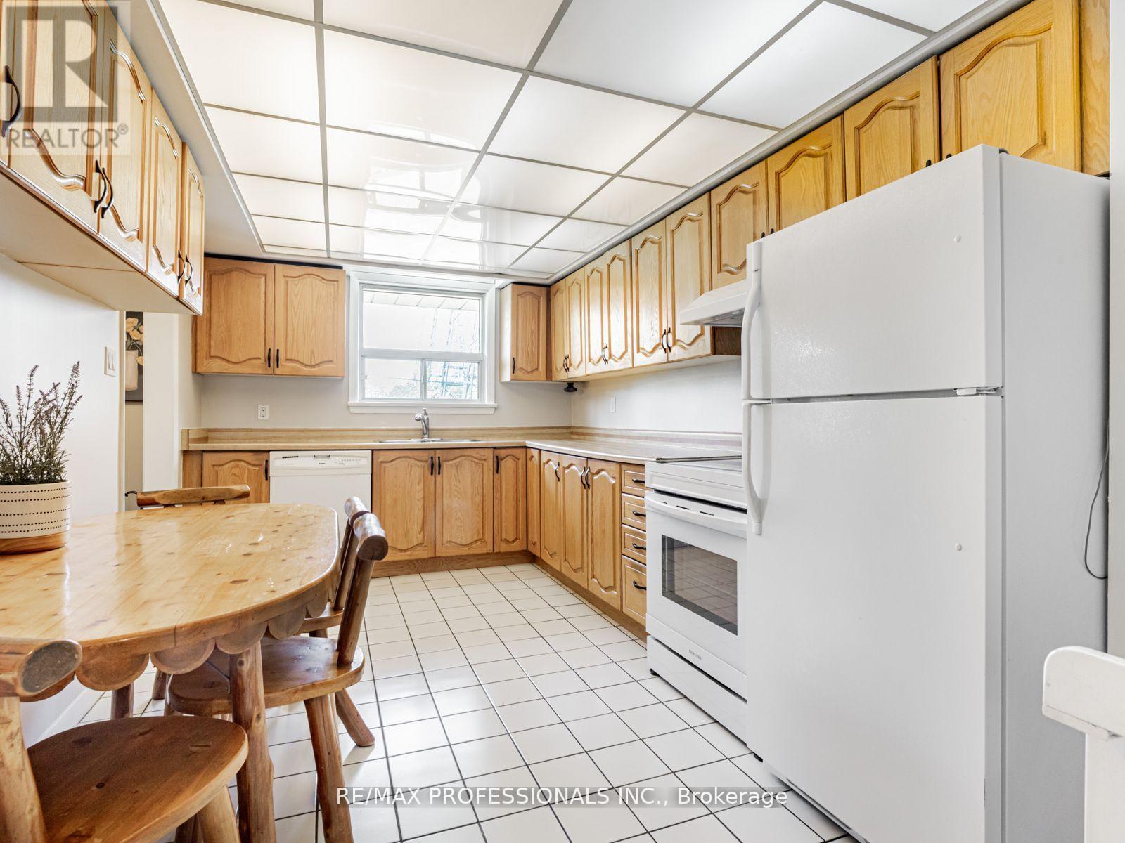 281 Jeffcoat Drive, Toronto, Ontario  M9W 3E4 - Photo 7 - W12488008