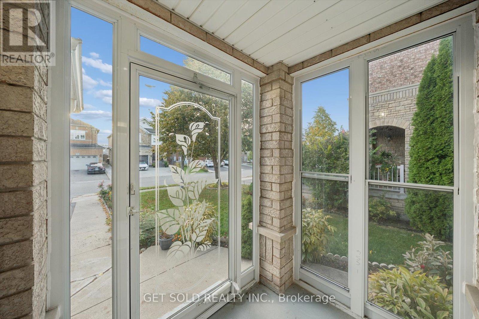 36 Field Thistle Drive, Brampton, Ontario  L6R 3A8 - Photo 3 - W12488016