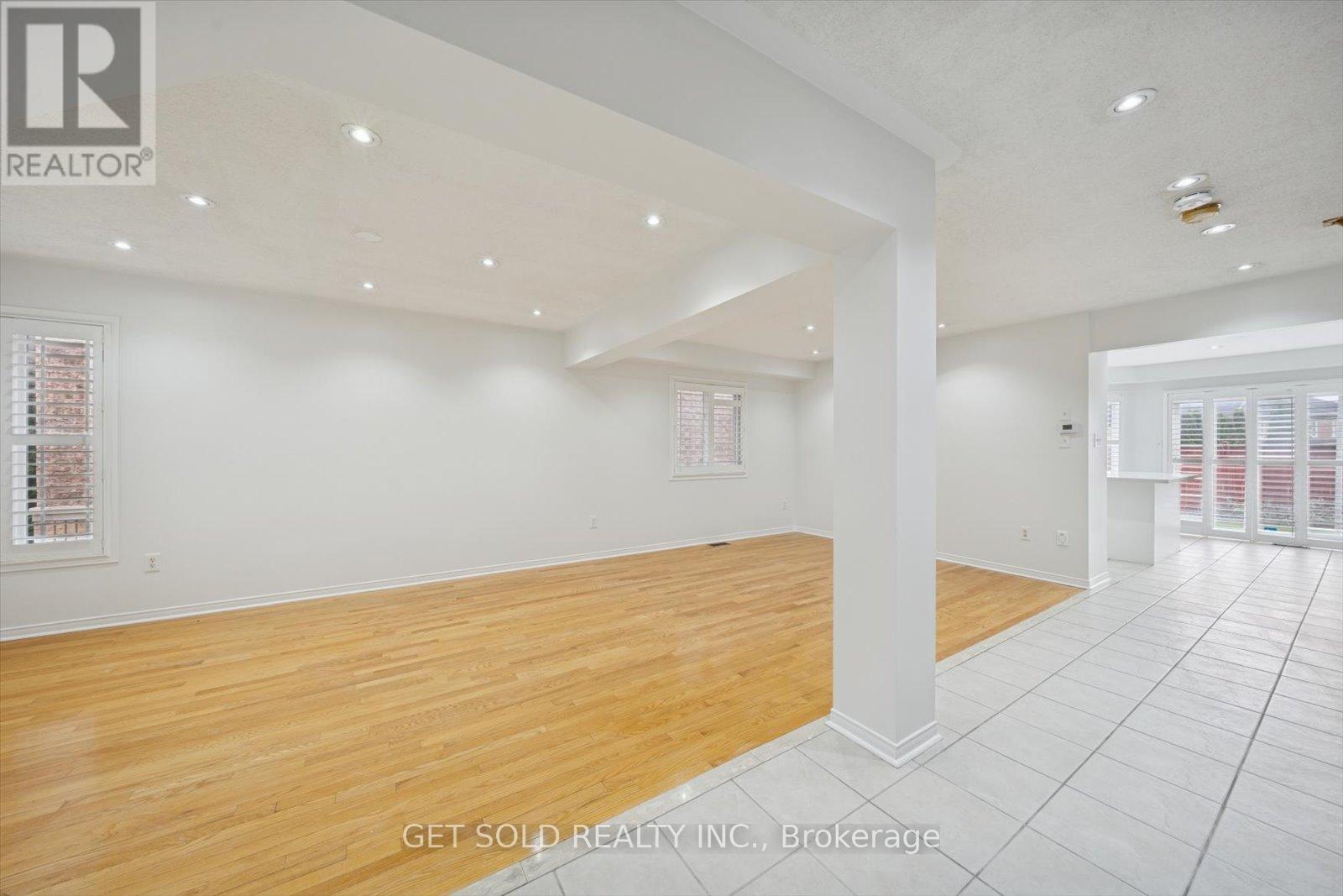 36 Field Thistle Drive, Brampton, Ontario  L6R 3A8 - Photo 7 - W12488016