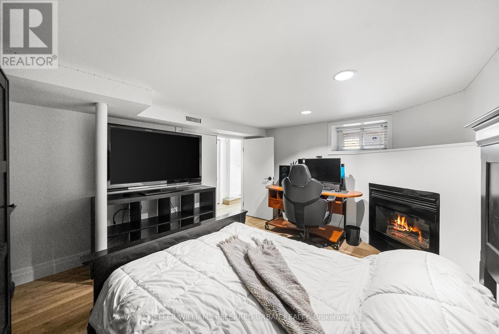 87 Fourth Street, Toronto, Ontario  M8V 2Y4 - Photo 44 - W12488026