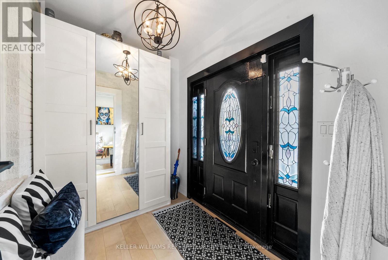 87 Fourth Street, Toronto, Ontario  M8V 2Y4 - Photo 6 - W12488026