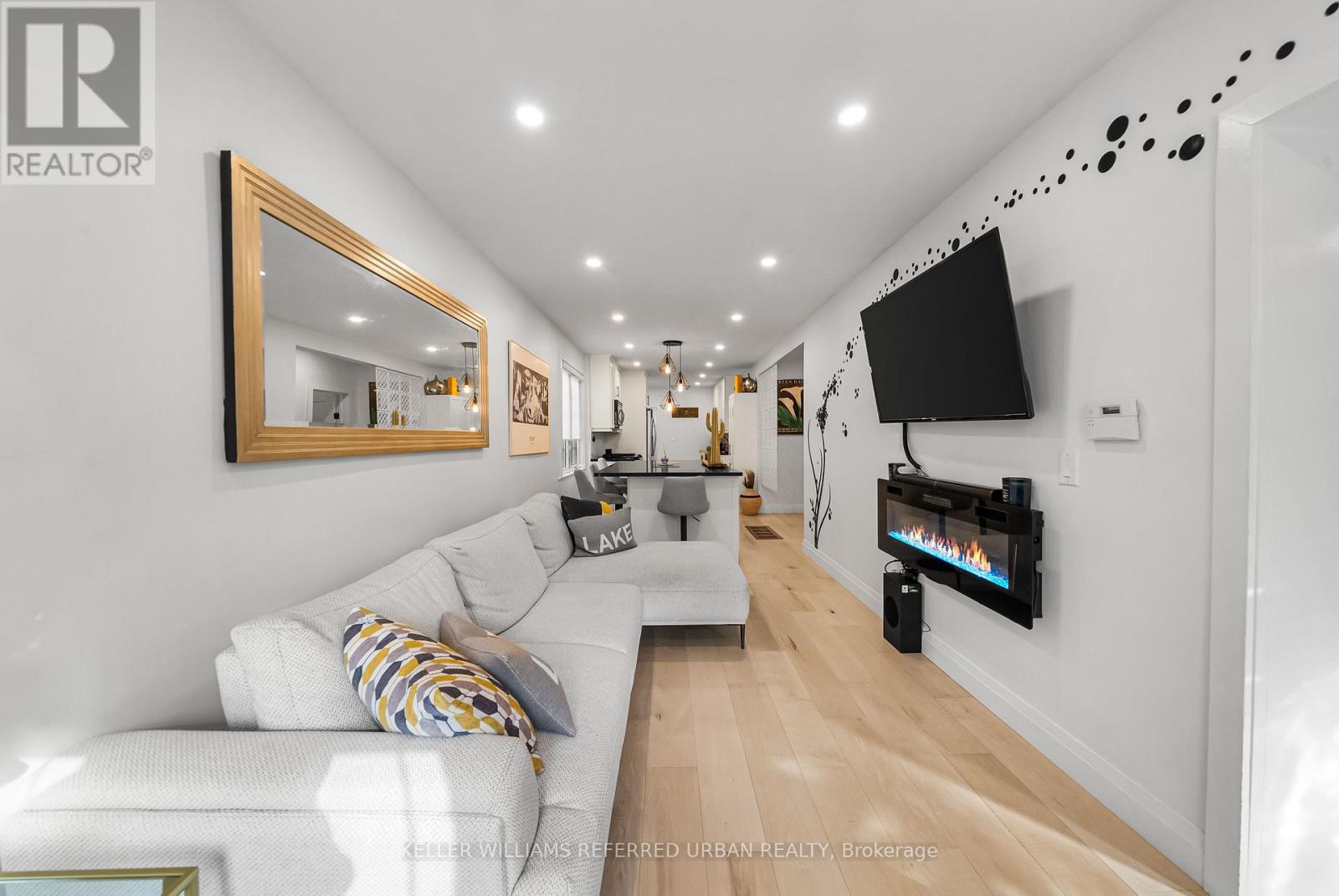 87 Fourth Street, Toronto, Ontario  M8V 2Y4 - Photo 7 - W12488026