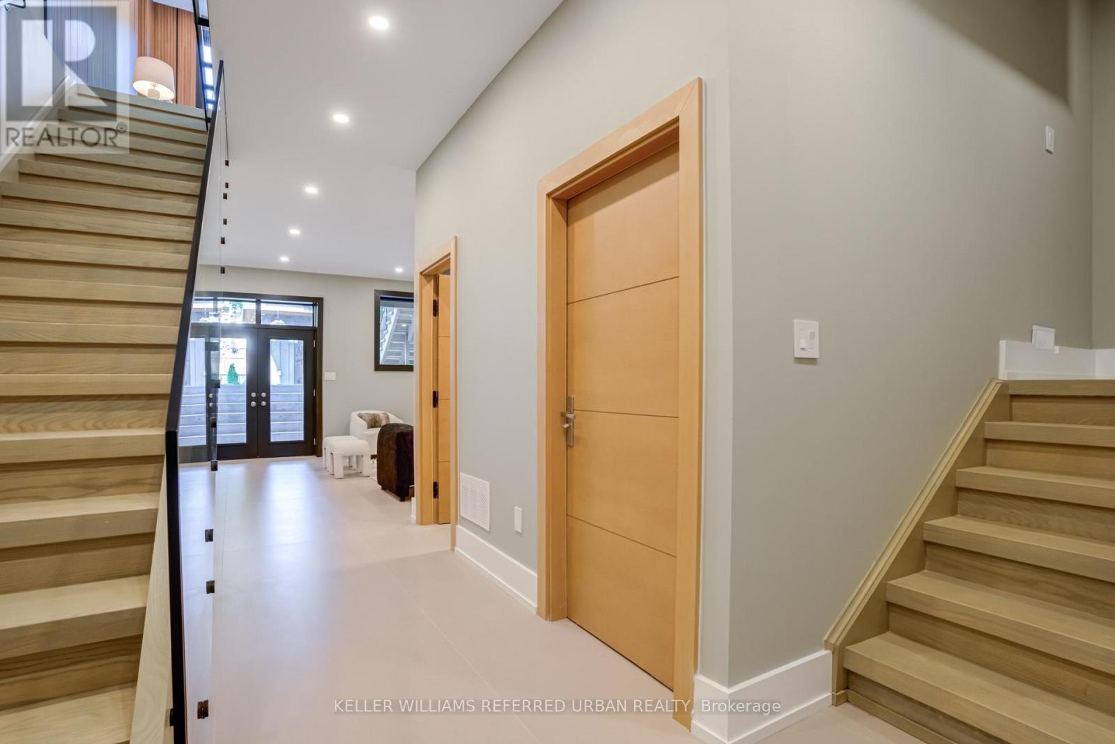 223a Beta Street, Toronto, Ontario  M8W 4H7 - Photo 38 - W12488028