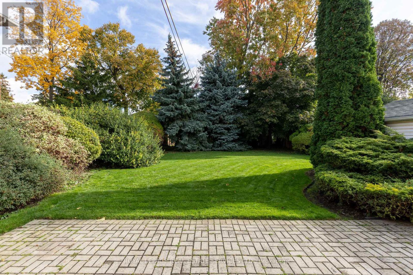 15 Burnelm Drive, Toronto, Ontario  M9B 4N2 - Photo 16 - W12488040