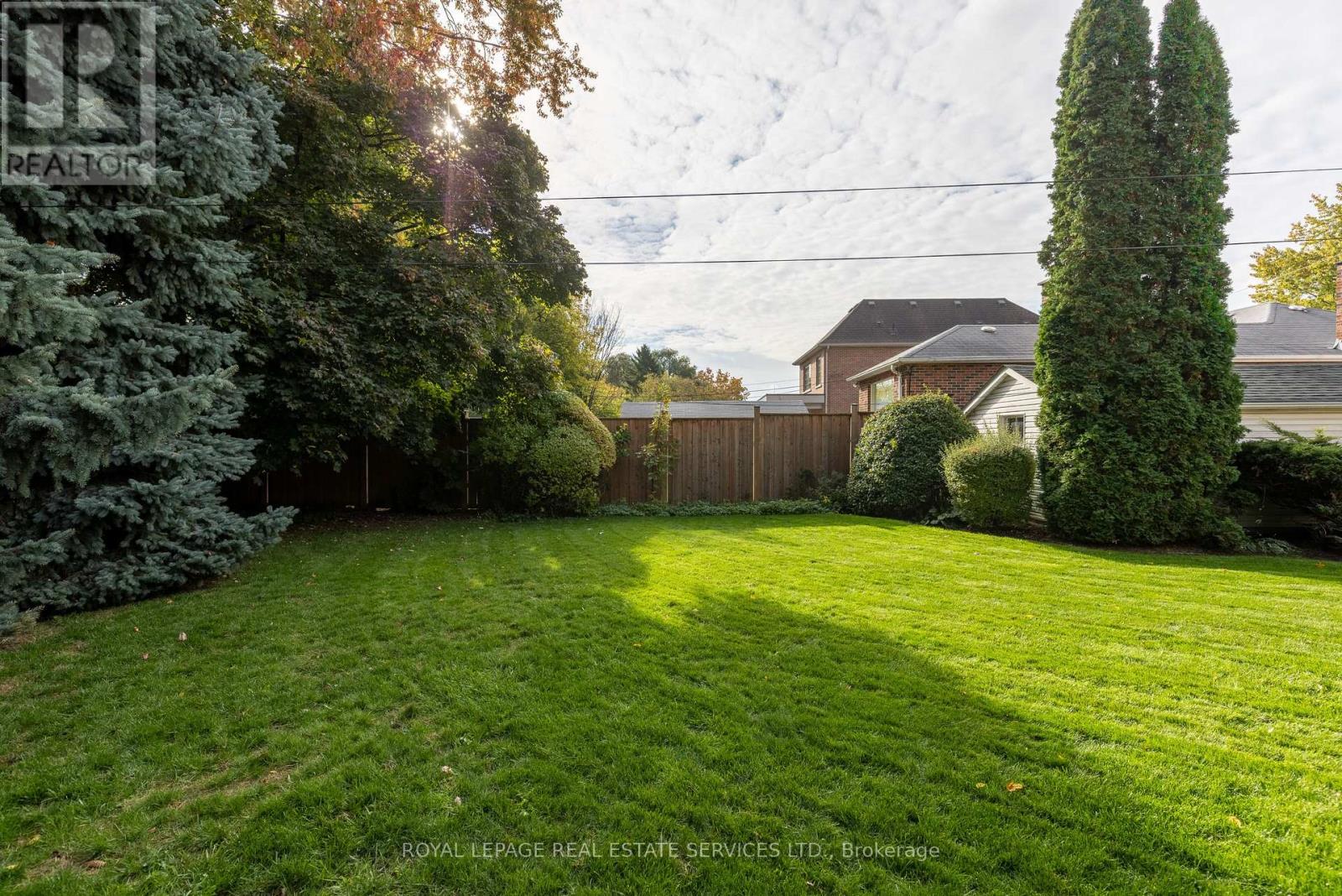 15 Burnelm Drive, Toronto, Ontario  M9B 4N2 - Photo 17 - W12488040