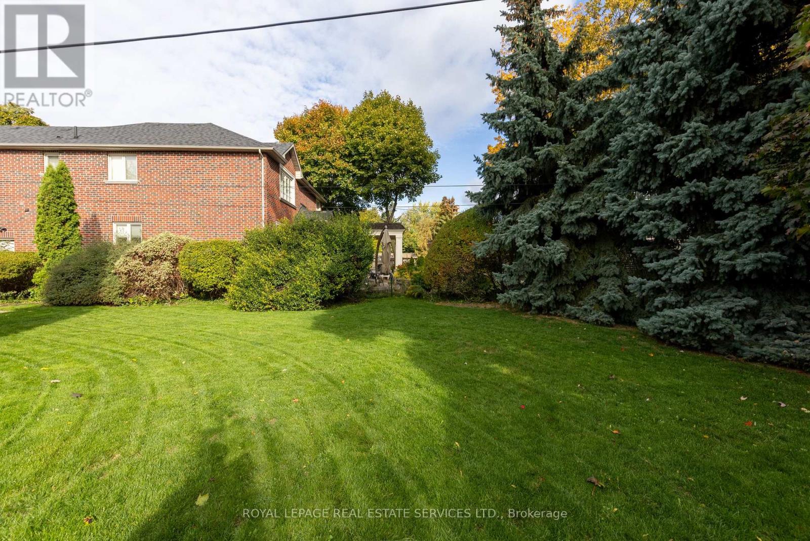 15 Burnelm Drive, Toronto, Ontario  M9B 4N2 - Photo 18 - W12488040