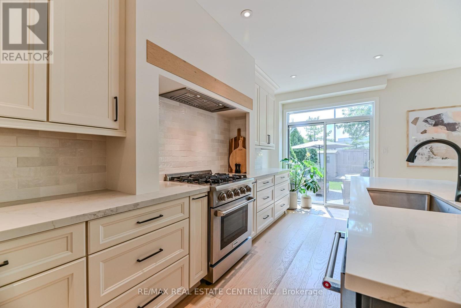 2498 Longridge Crescent, Oakville, Ontario  L6H 6S2 - Photo 11 - W12488060