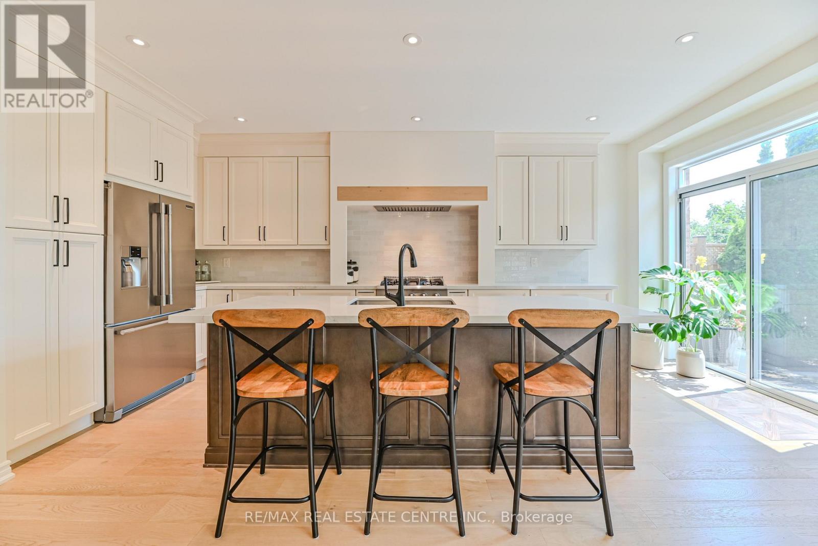 2498 Longridge Crescent, Oakville, Ontario  L6H 6S2 - Photo 14 - W12488060