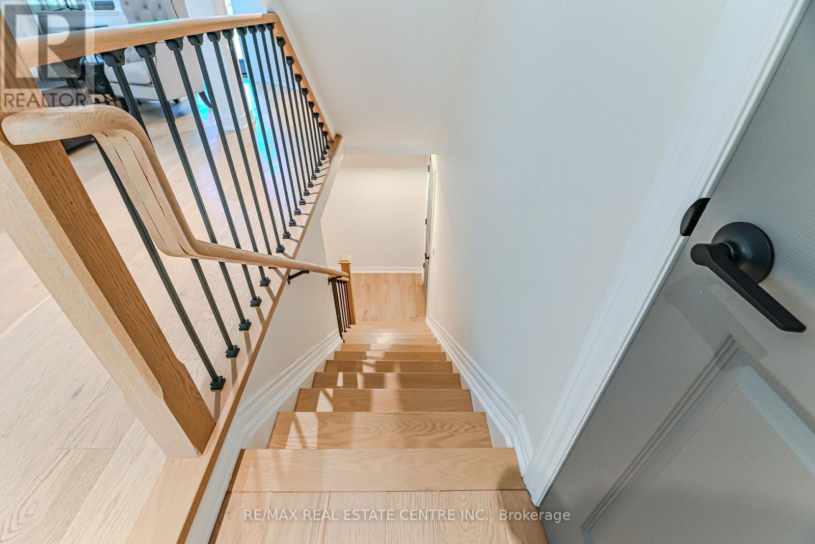 2498 Longridge Crescent, Oakville, Ontario  L6H 6S2 - Photo 33 - W12488060