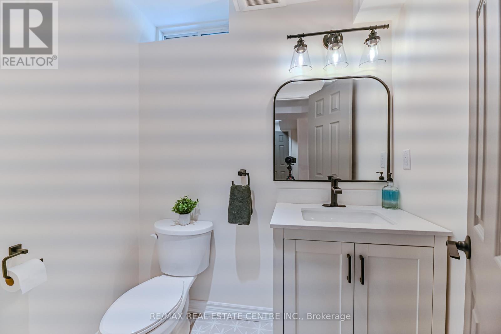 2498 Longridge Crescent, Oakville, Ontario  L6H 6S2 - Photo 36 - W12488060