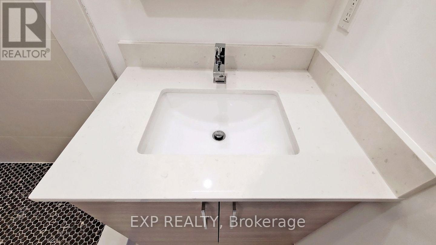 2 - 218 Howard Park Avenue, Toronto, Ontario  M6R 1W2 - Photo 17 - W12488076