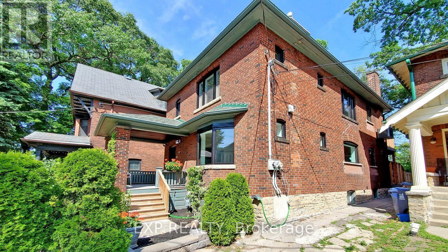 2 - 218 Howard Park Avenue, Toronto, Ontario  M6R 1W2 - Photo 3 - W12488076