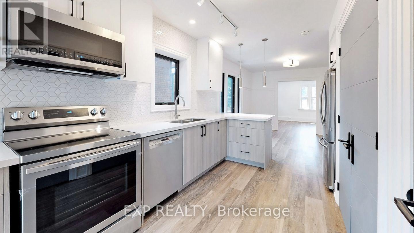 2 - 218 Howard Park Avenue, Toronto, Ontario  M6R 1W2 - Photo 4 - W12488076