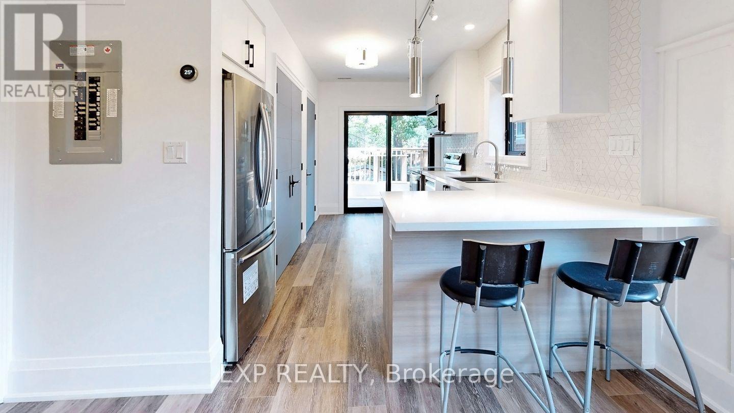 2 - 218 Howard Park Avenue, Toronto, Ontario  M6R 1W2 - Photo 5 - W12488076