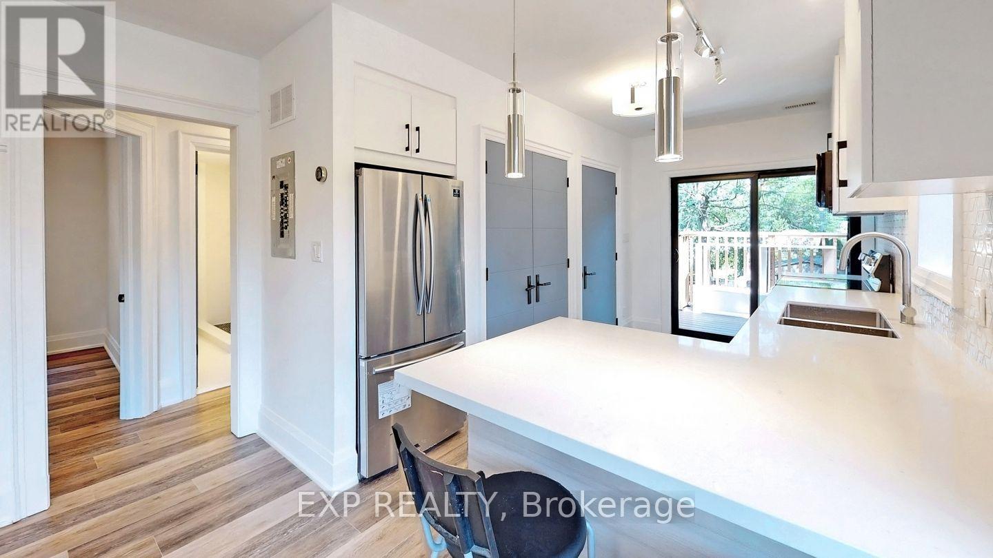 2 - 218 Howard Park Avenue, Toronto, Ontario  M6R 1W2 - Photo 6 - W12488076