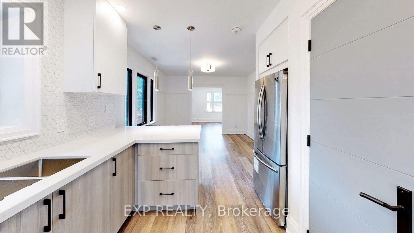 2 - 218 Howard Park Avenue, Toronto, Ontario  M6R 1W2 - Photo 7 - W12488076