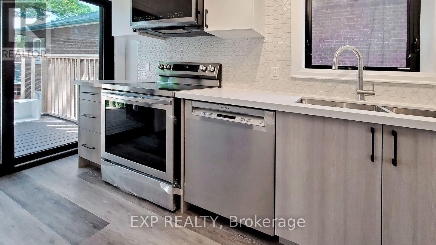 2 - 218 Howard Park Avenue, Toronto, Ontario  M6R 1W2 - Photo 8 - W12488076