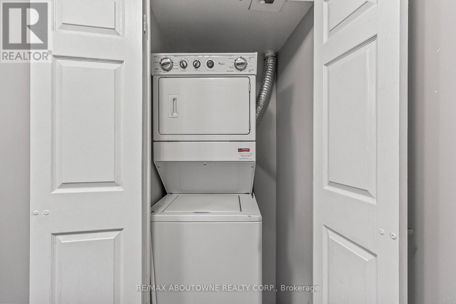 401 - 310 Burnhamthorpe Road W, Mississauga, Ontario  L5B 4P9 - Photo 7 - W12488084