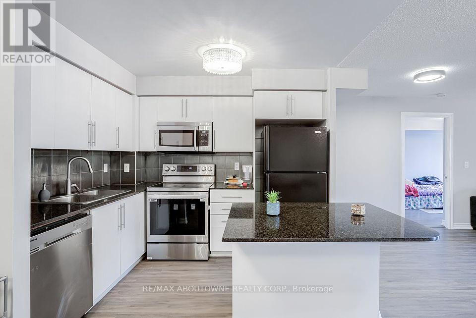 401 - 310 Burnhamthorpe Road W, Mississauga, Ontario  L5B 4P9 - Photo 8 - W12488084