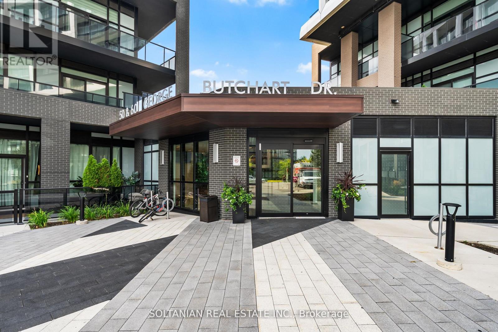 810 - 50 GEORGE BUTCHART DRIVE, Toronto, Ontario