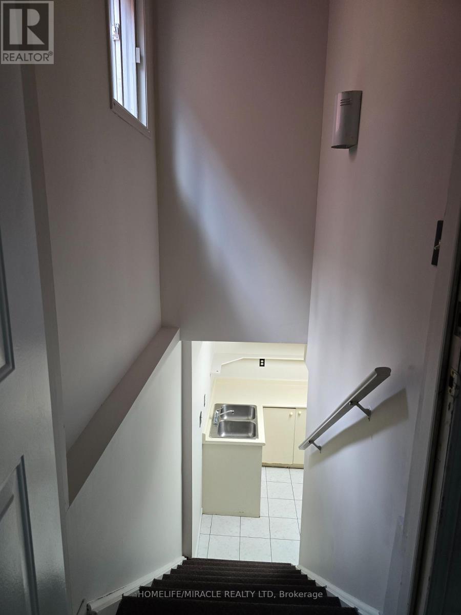 Bsmt - 1128 Swinbourne Drive, Mississauga, Ontario  L5V 1C2 - Photo 11 - W12488158